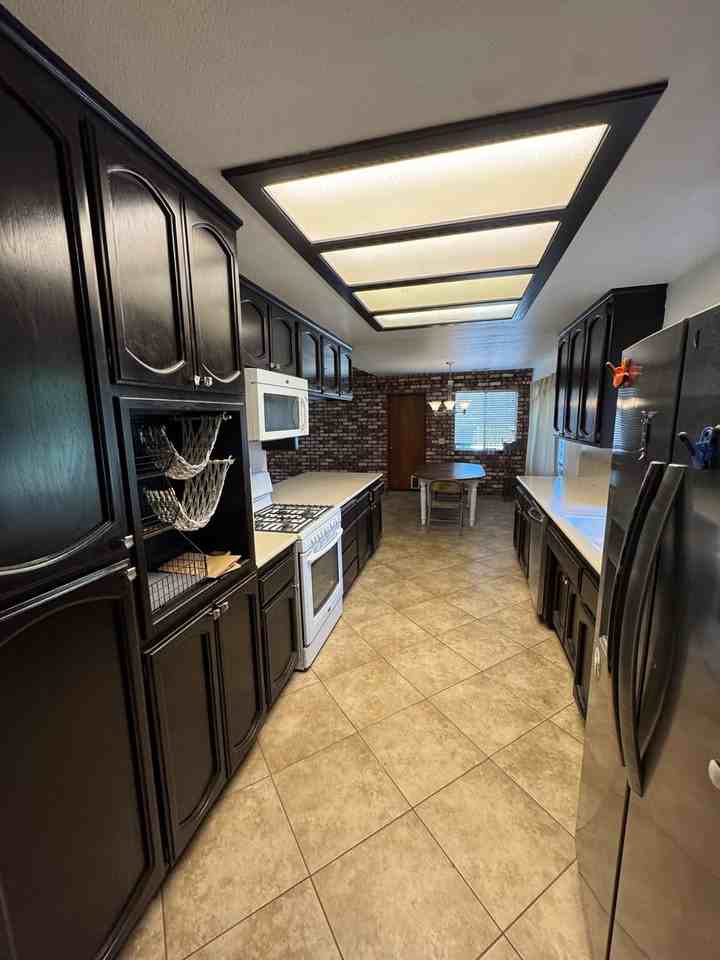 1180 La Loma Dr - Photo 2 of 25