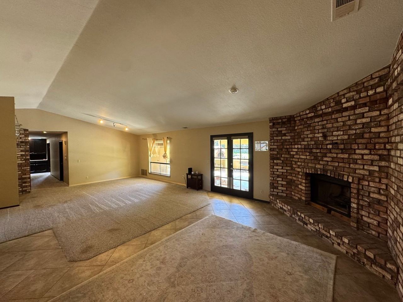 1180 La Loma Dr - Photo 6 of 25