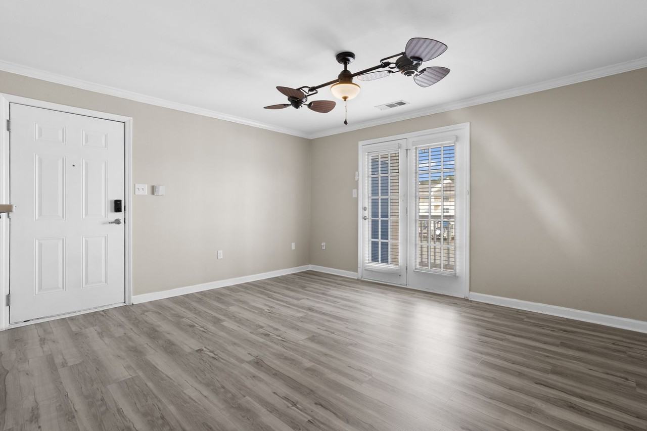 2421 Beachview Dr #06 - Photo 3 of 37