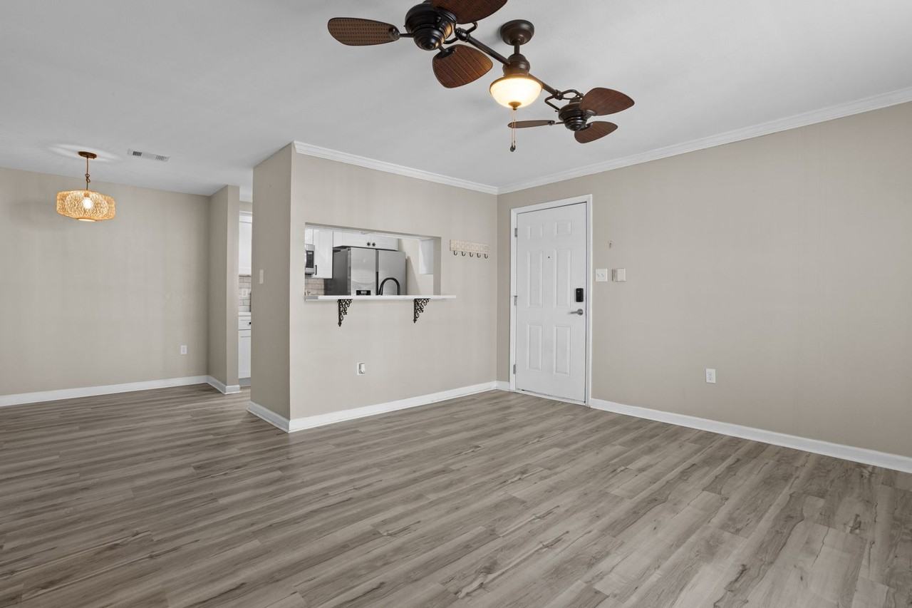 2421 Beachview Dr #06 - Photo 4 of 37