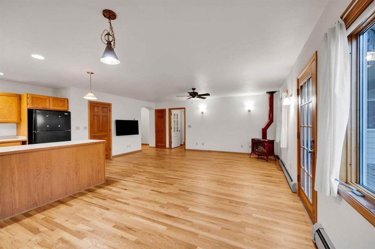 638 E Kent Ave - Photo 5 of 22