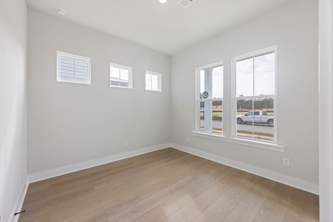 108 Ingleside Dr - Photo 3 of 36