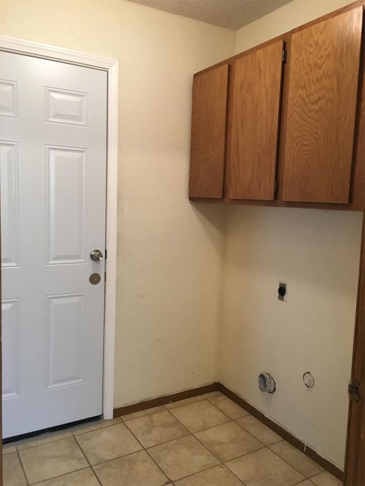 1571A Shannon Street - Photo 6 of 9