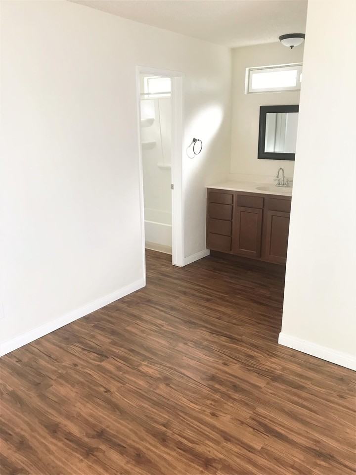 1304 ROXANNE DR - Photo 4 of 9