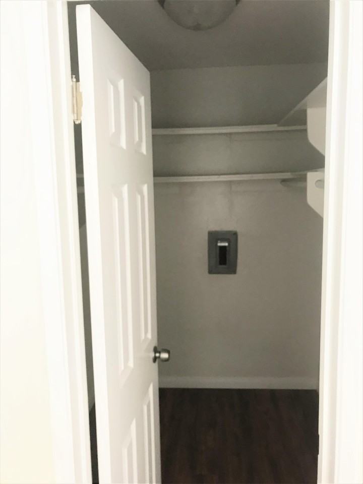 1304 ROXANNE DR - Photo 5 of 9