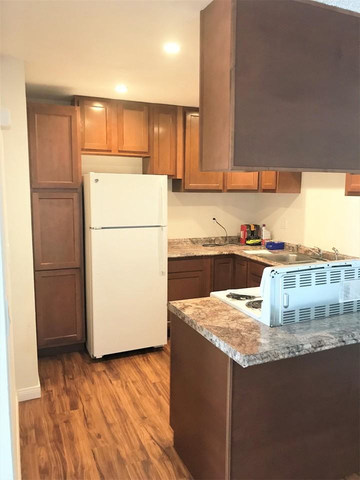 1304 ROXANNE DR - Photo 7 of 9