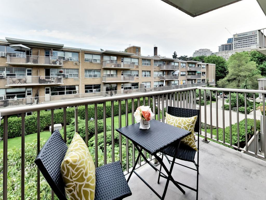 Clifton Manor - Photo 3 of 50