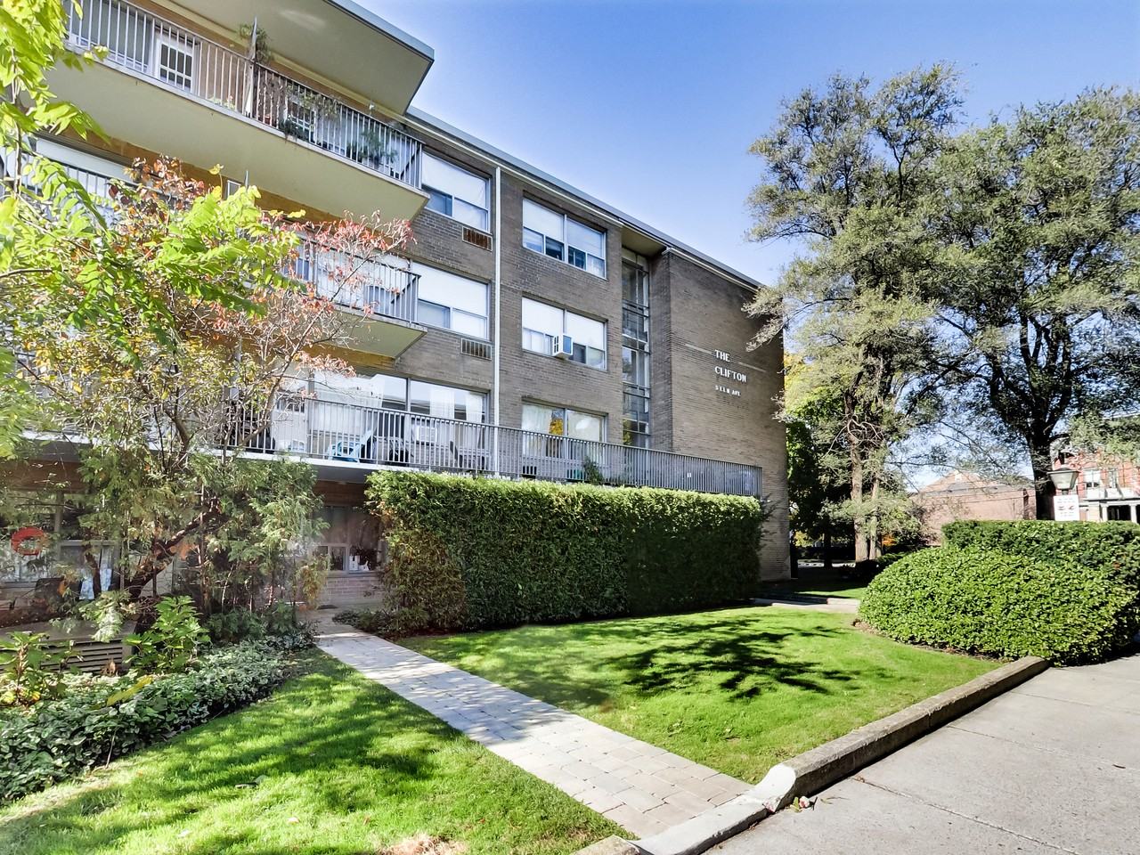 Clifton Manor - Photo 6 of 50