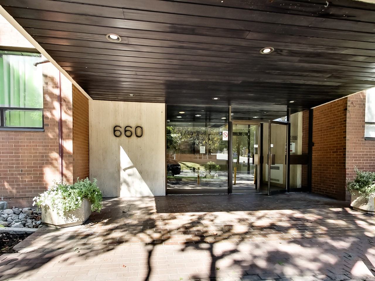 660 Briar Hill - Photo 4 of 50