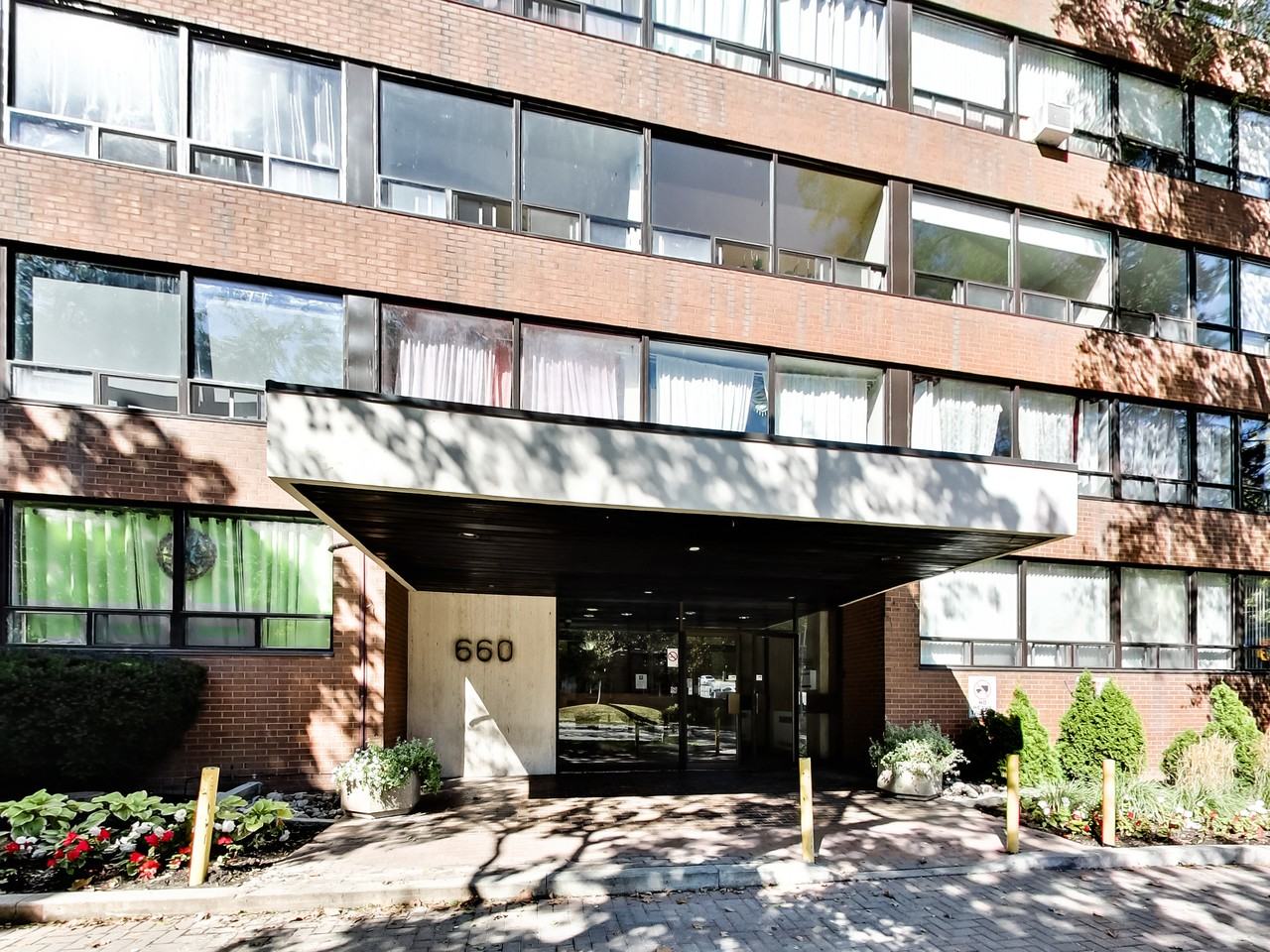 660 Briar Hill - Photo 6 of 50