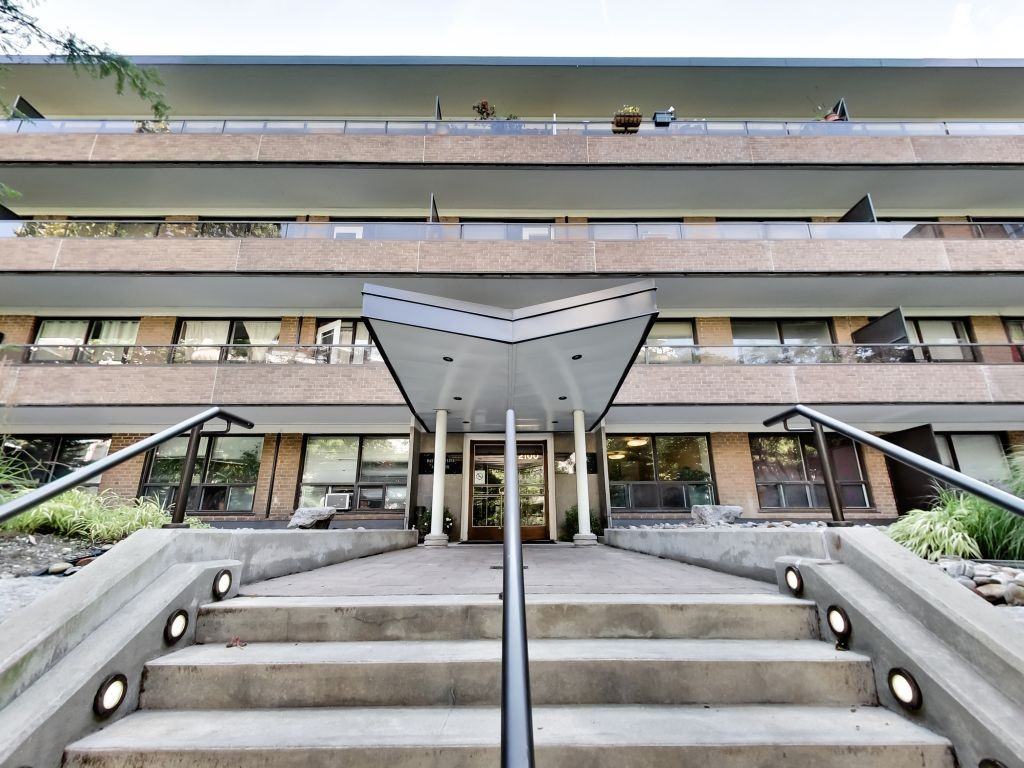 Ridge Hill Manor - Photo 5 of 50