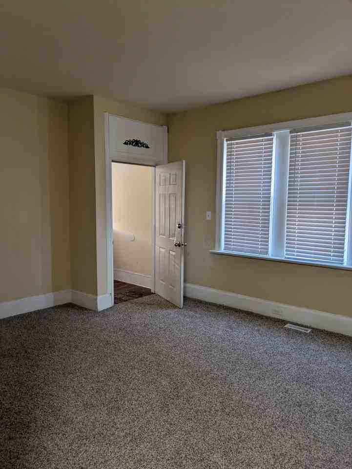 30th - 108 W - Photo 3 of 6