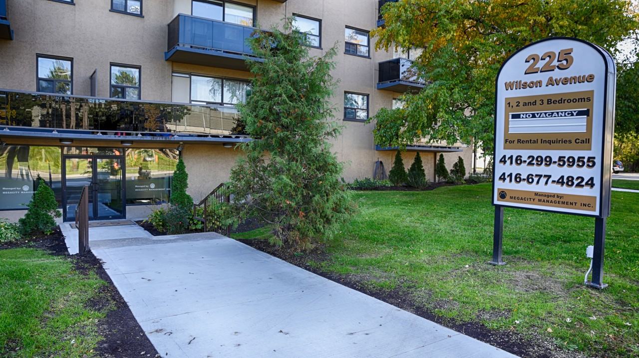 225 Wilson Ave - Photo 4 of 14