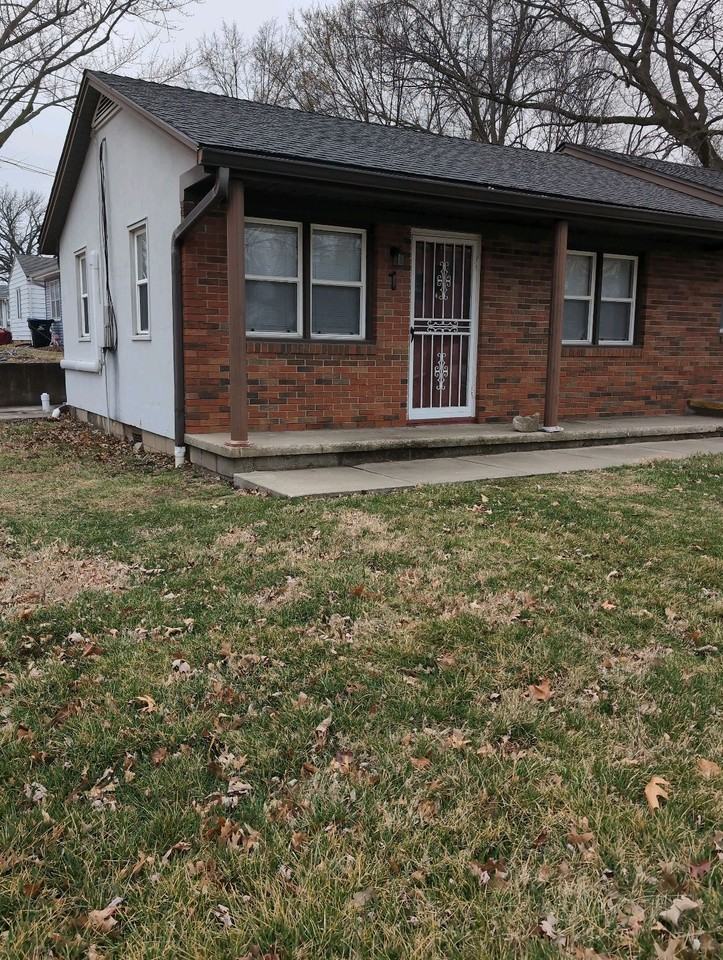 400 West North Street - Photo 2 of 8