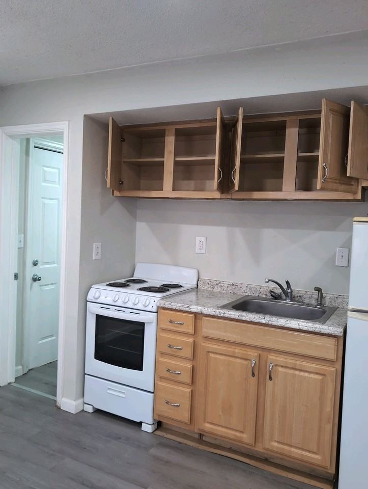 400 West North Street - Photo 3 of 8