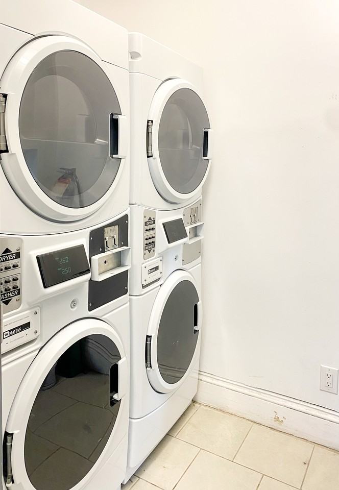 379 Cooper St - Photo 2 of 4