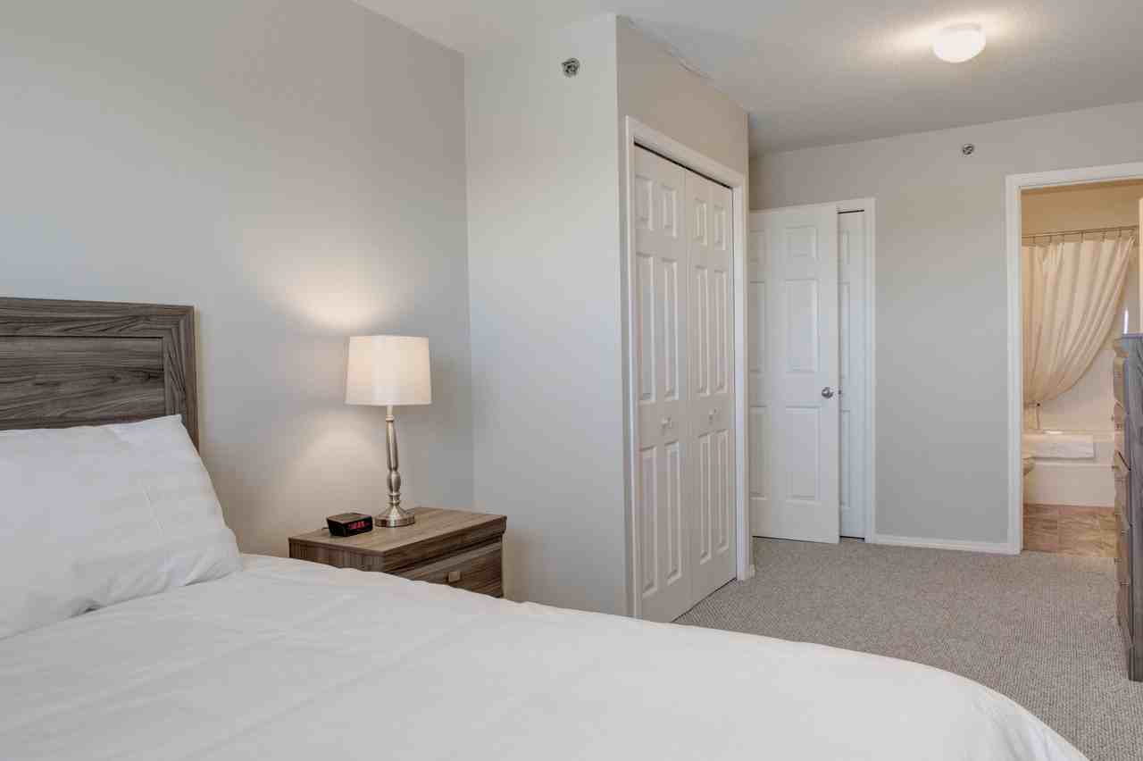 Lakewood Manor Apartments - Photo 4 of 6