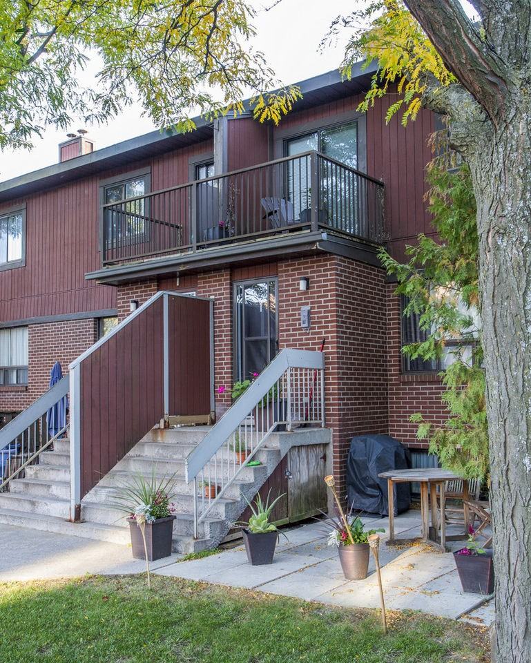 Chateau Janeville - Photo 2 of 6