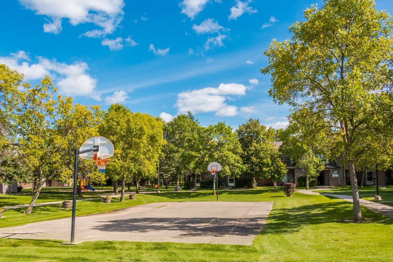 Roblin Oaks - Photo 7 of 9