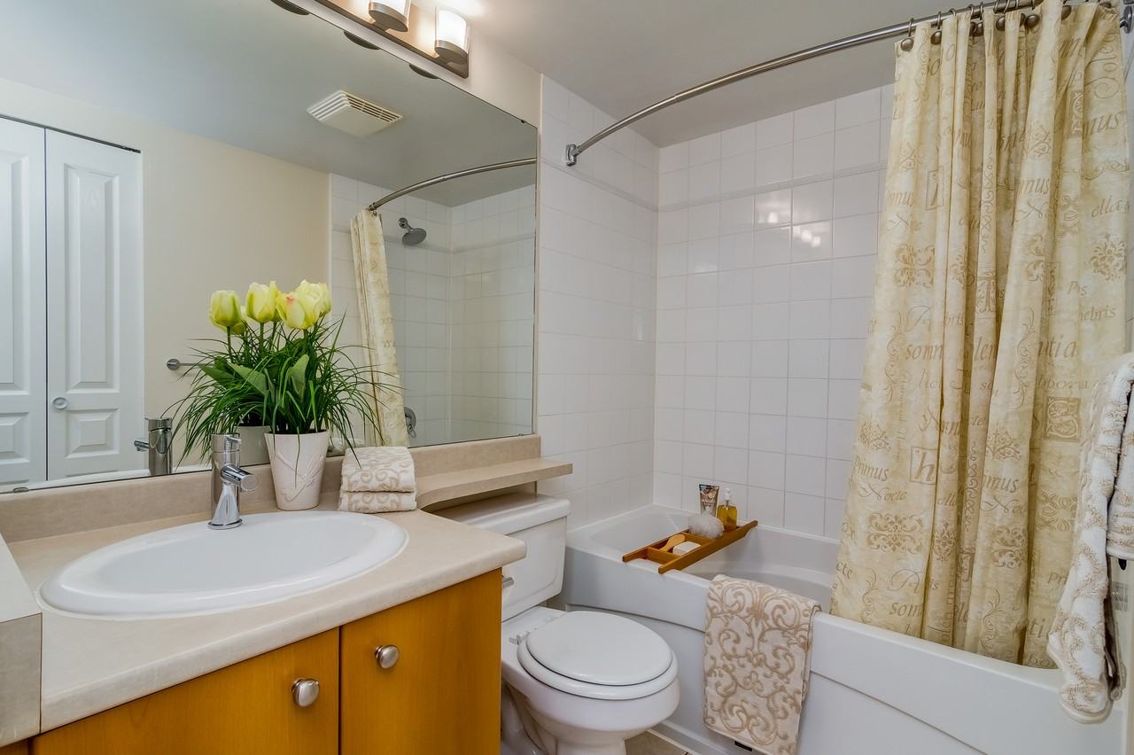 Regina Apartments - Photo 5 of 10