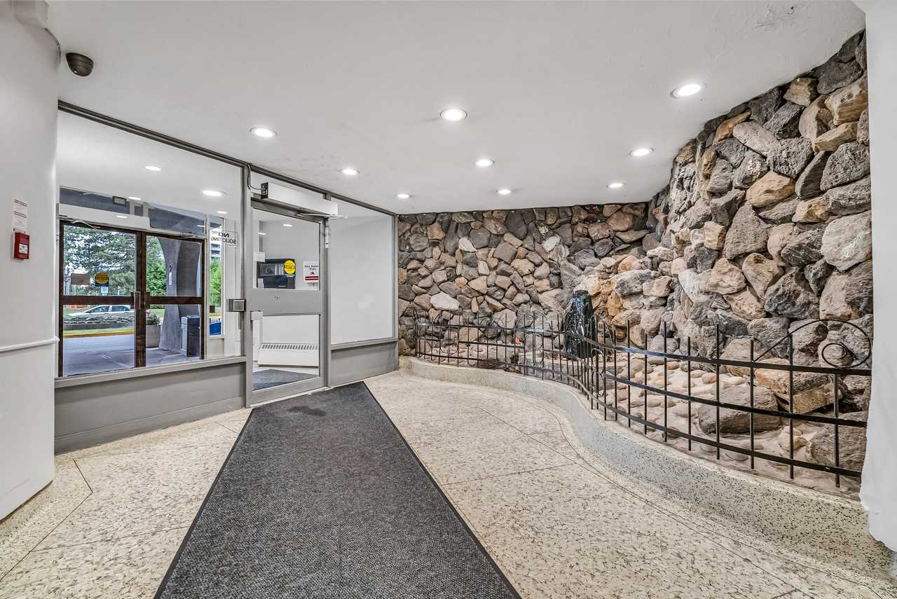 Baroness Apartments - Photo 4 of 50