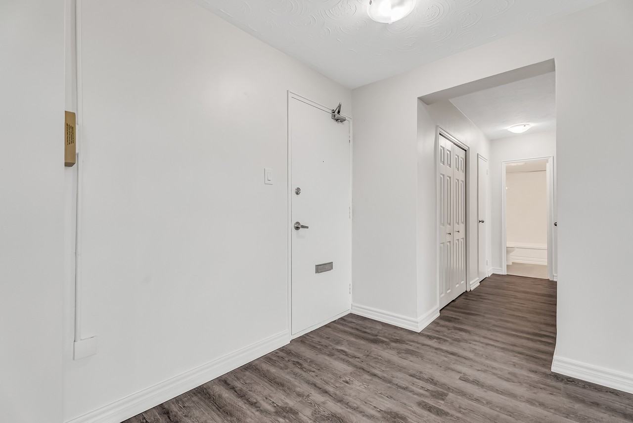 Baroness Apartments - Photo 7 of 50