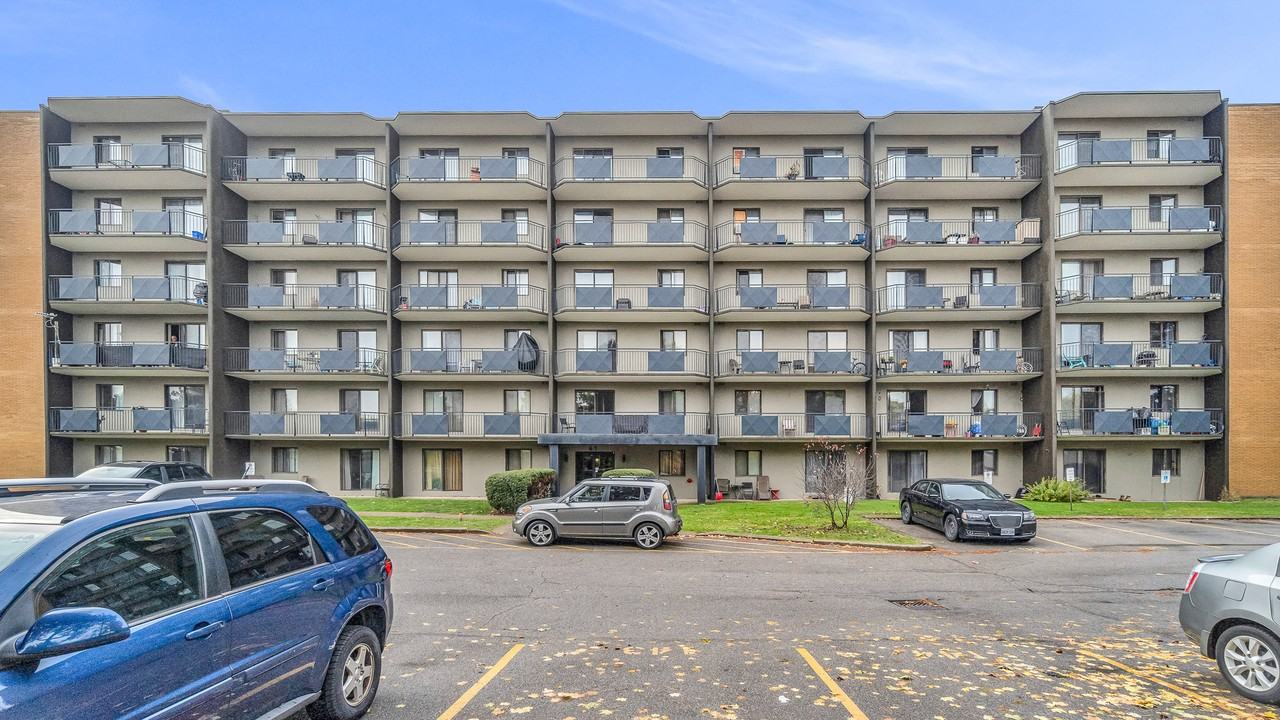 Lynden Park Towers - Photo 7 of 9