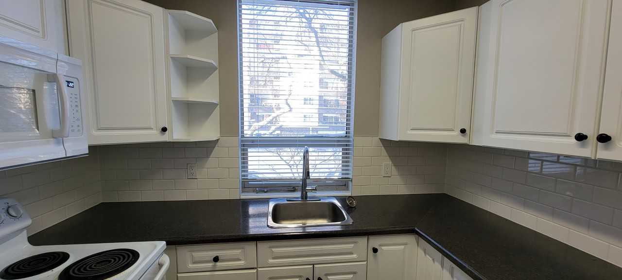 Cathedral Court Apartments - Photo 6 of 21