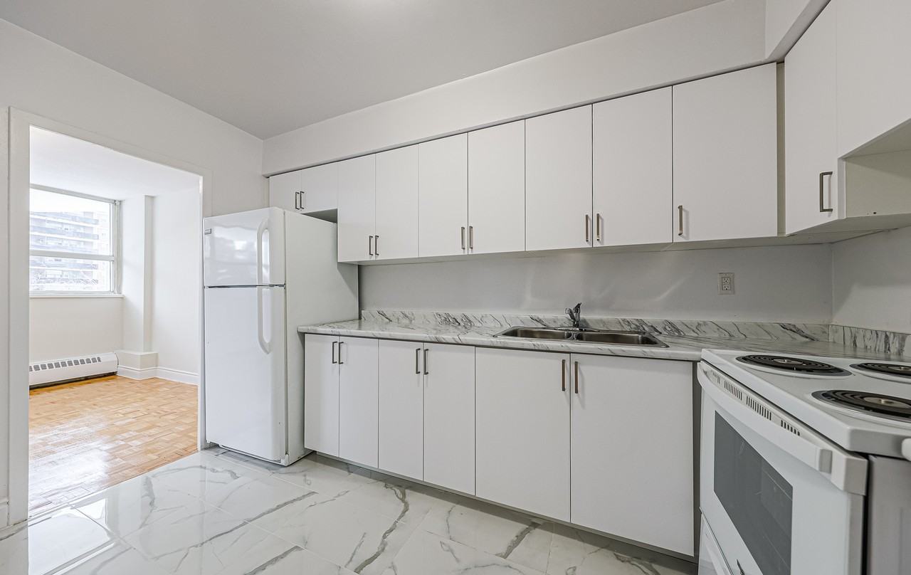 100 Rowena Drive - Photo 3 of 32