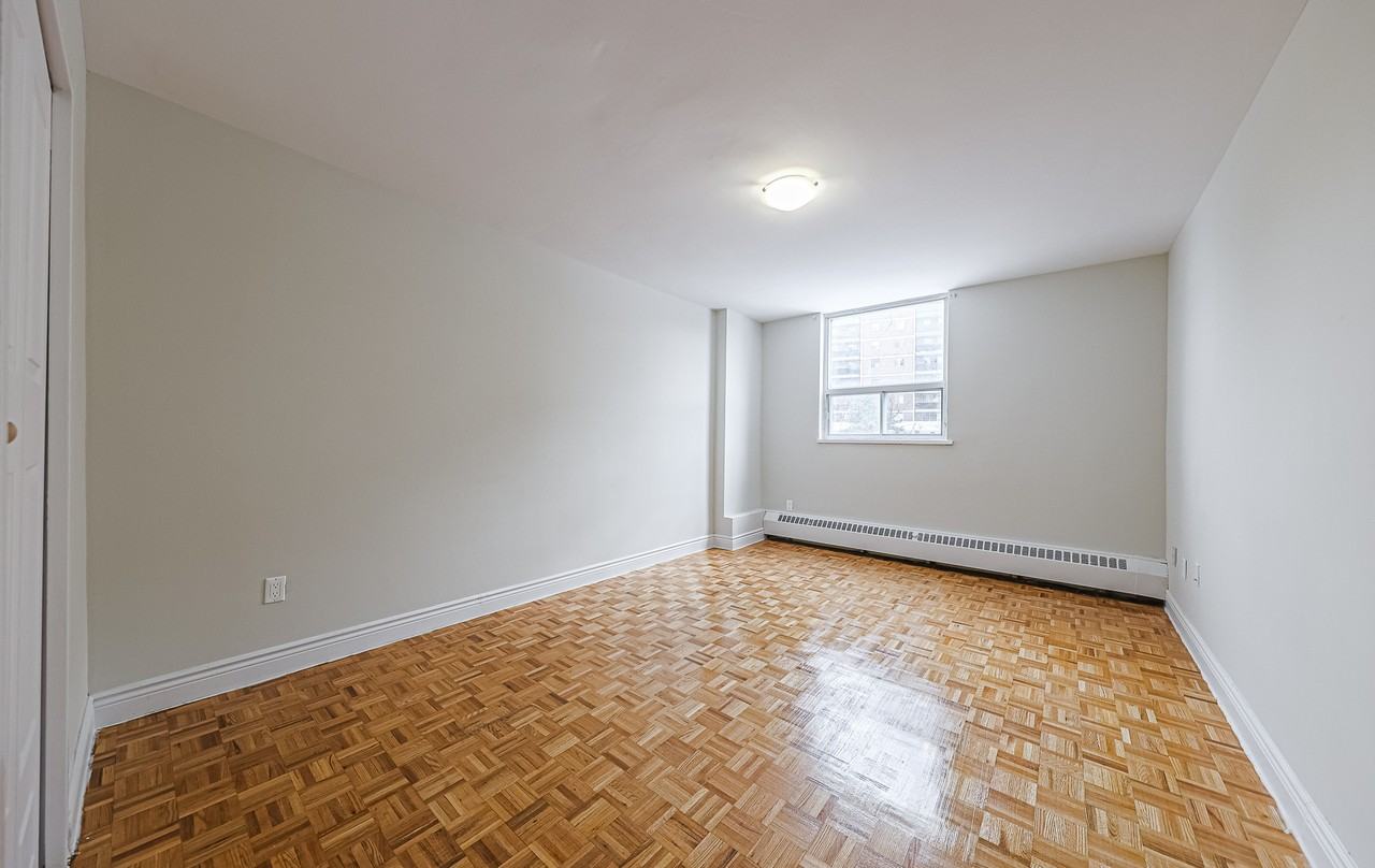 100 Rowena Drive - Photo 7 of 32