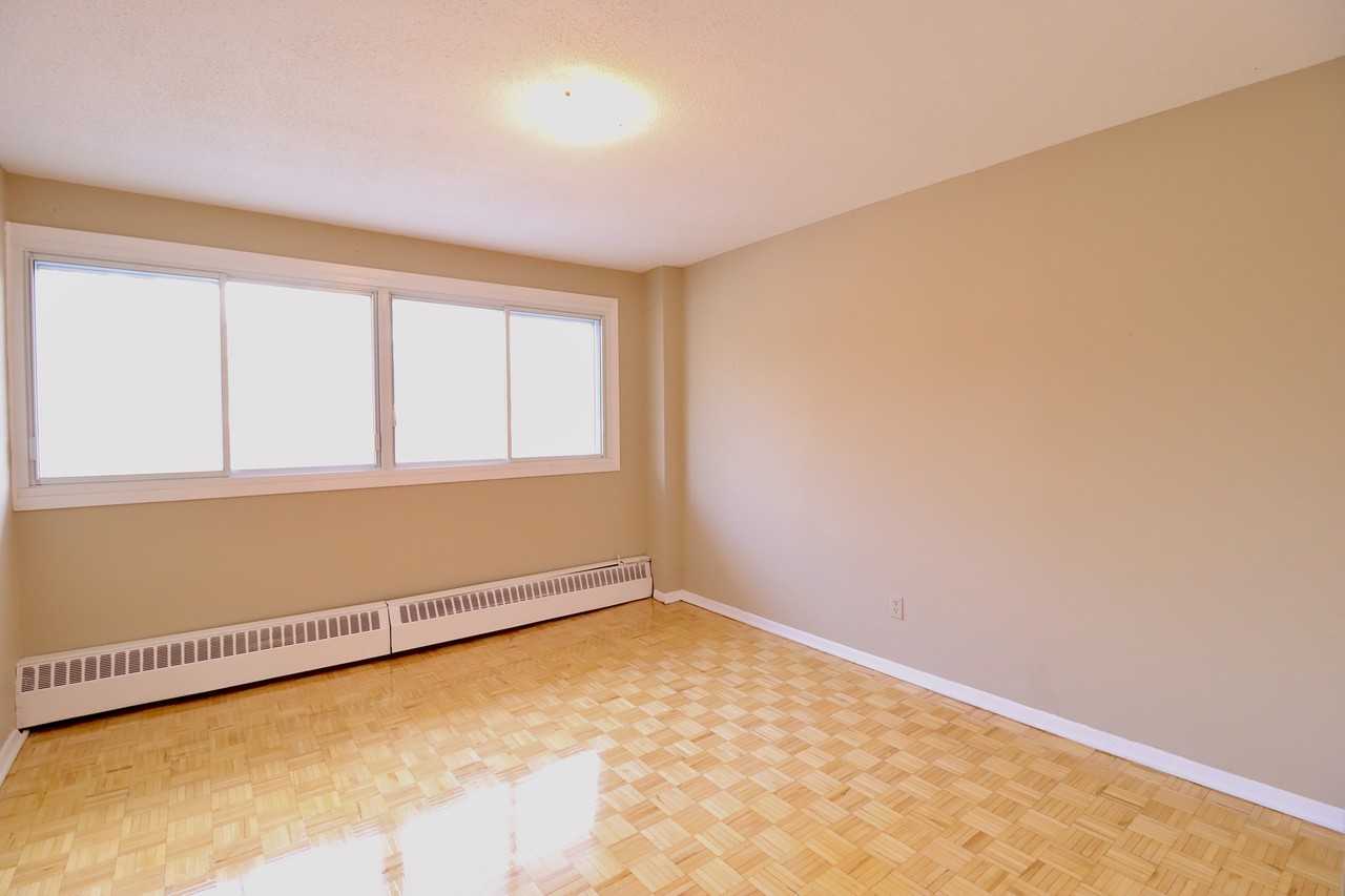 60 MacLaren Street - Photo 4 of 8