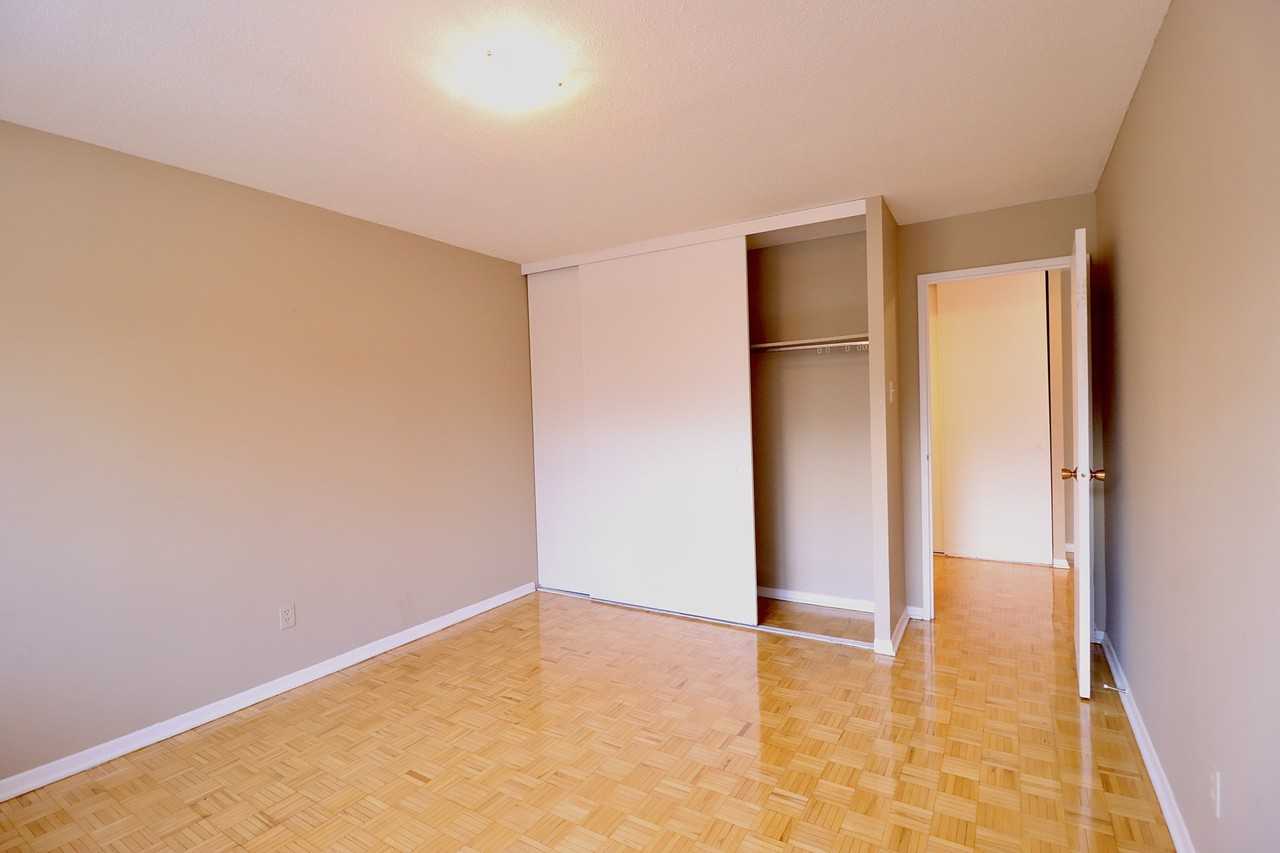 60 MacLaren Street - Photo 5 of 8