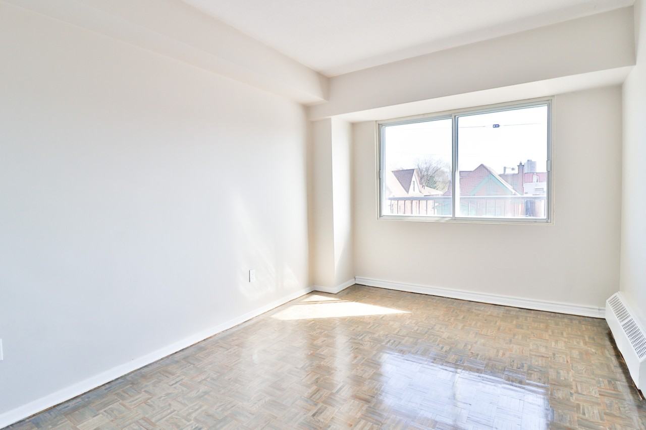 272 Bronson Avenue - Photo 5 of 19