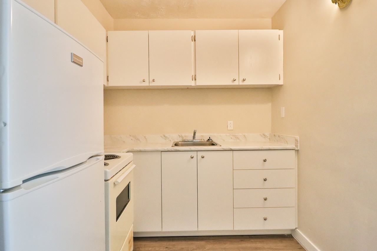 272 Bronson Avenue - Photo 7 of 19