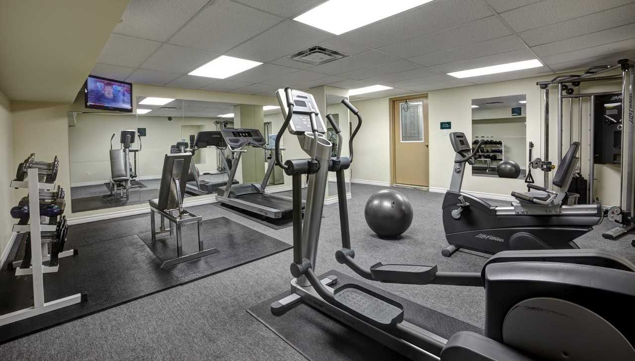 Royale Apartments - Photo 3 of 6