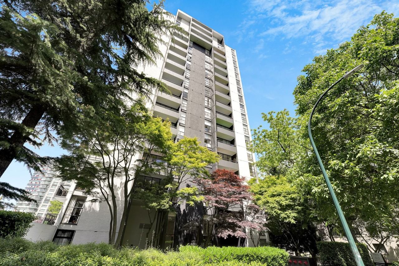 1005 Jervis Street - Photo 3 of 26