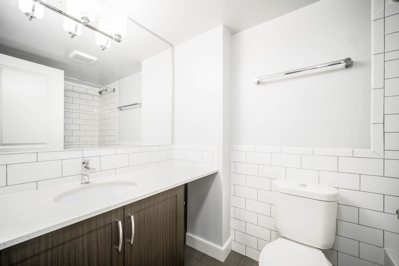 1005 Jervis Street - Photo 6 of 24