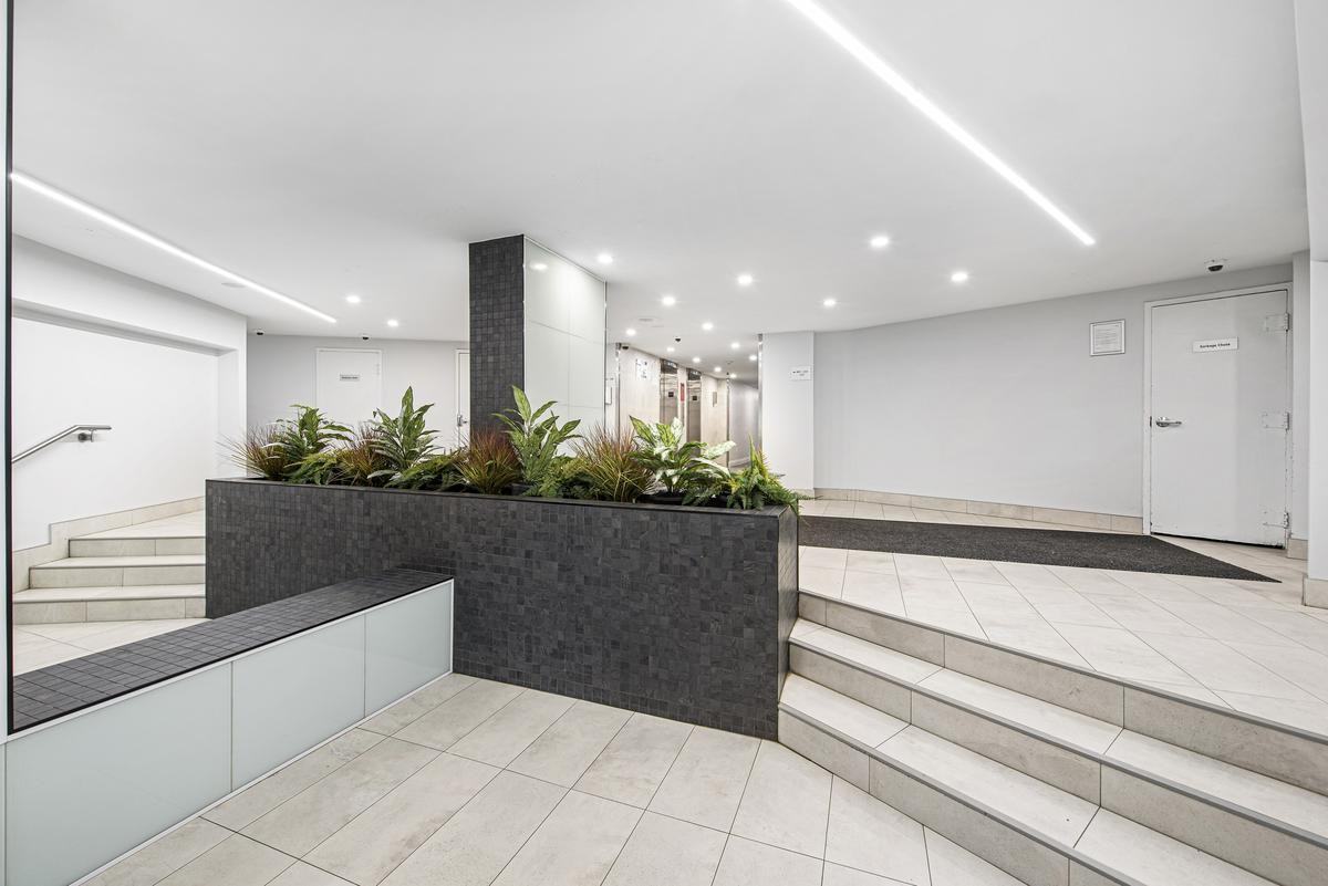 2757 Kipling Avenue - Photo 4 of 9