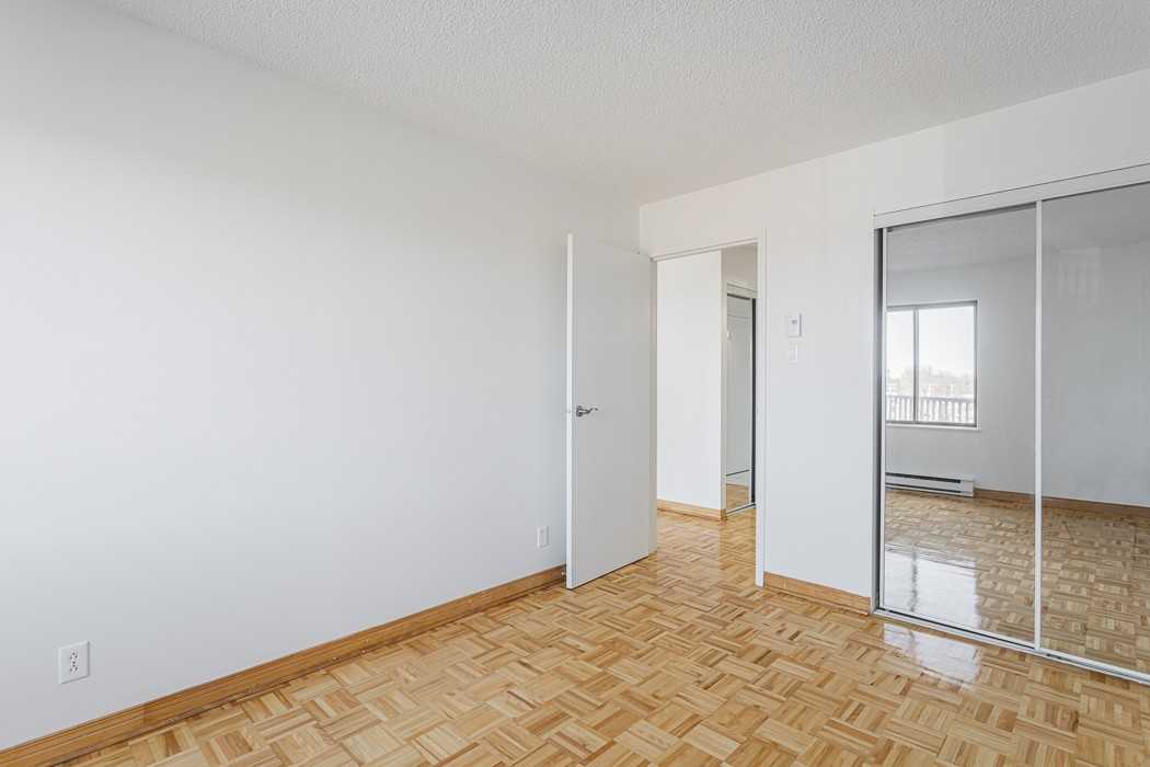 990 Rue Saint-Francois-Xavier — photo 1