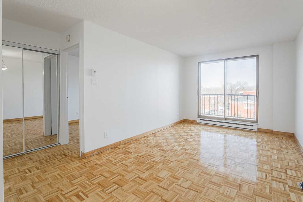 990 Rue Saint-Francois-Xavier — photo 1