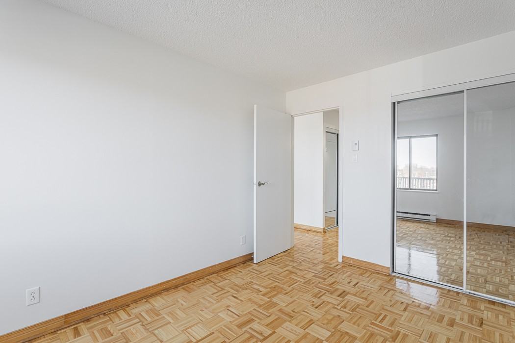 990 Rue Saint-Francois-Xavier — photo 2