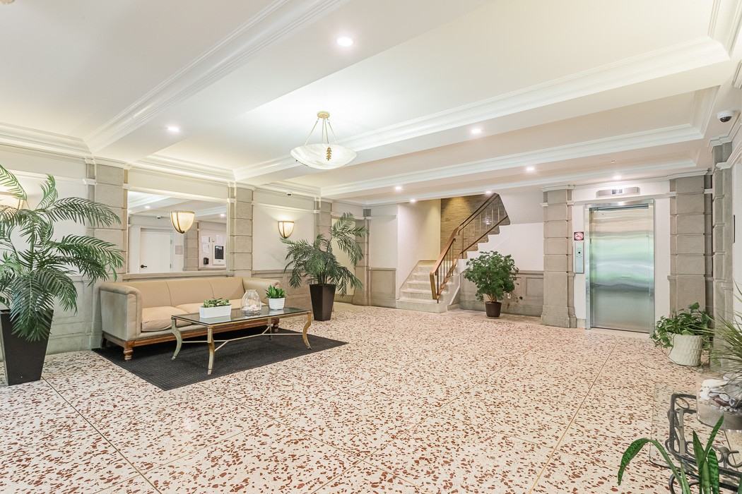 1000 Rue Pratt - Photo 4 of 27