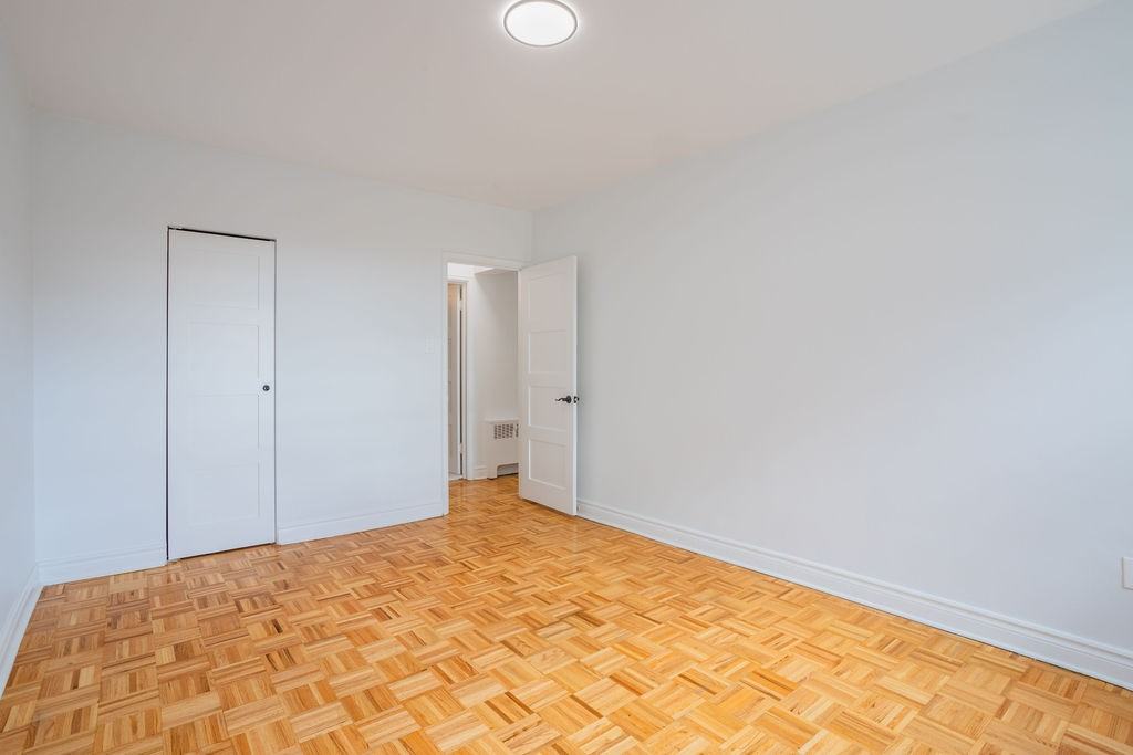 1000 Av Pratt — photo 1