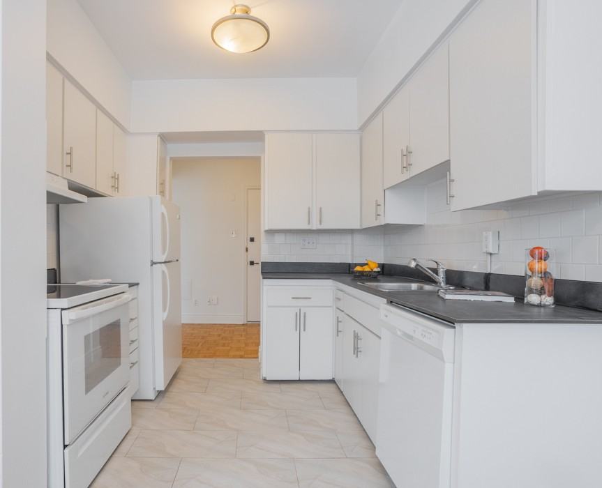 1000 Av Pratt — photo 1