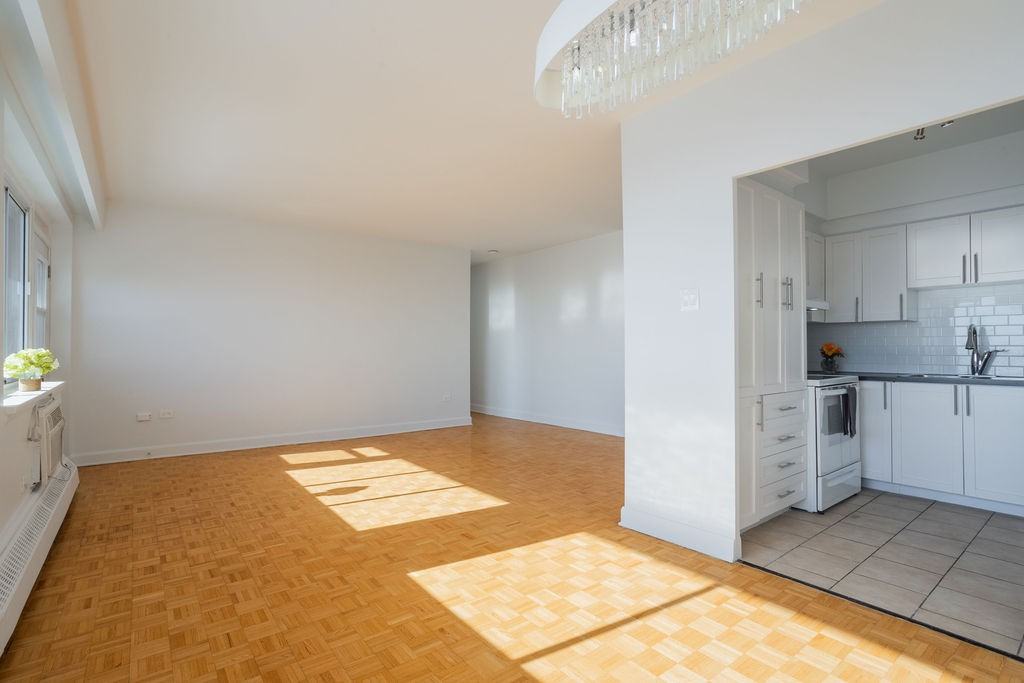 4840 4840 Côte St-Luc Montreal — photo 2