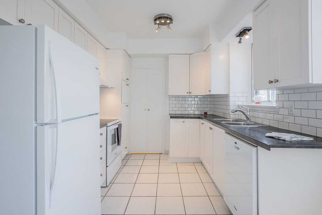 4840 4840 Côte St-Luc Montreal — photo 2