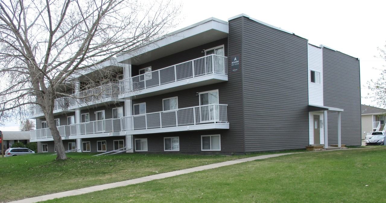 Squires Court - Photo 2 of 9