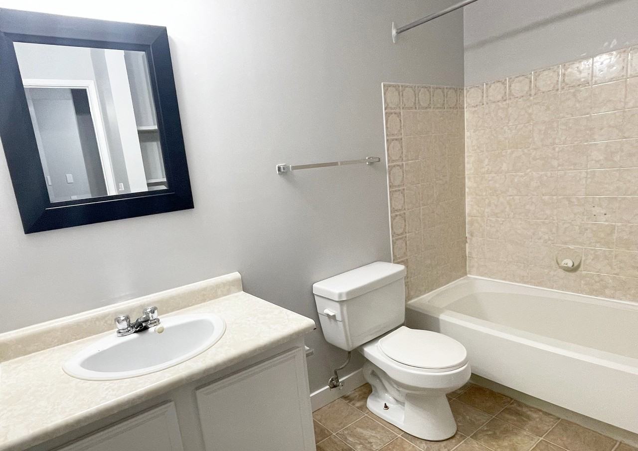 Stroud Place Apartments - Photo 7 of 12