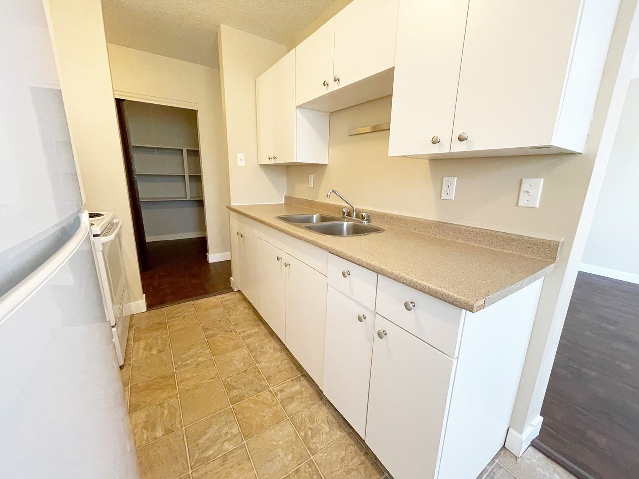 Manning Place Apartments - Photo 7 of 17