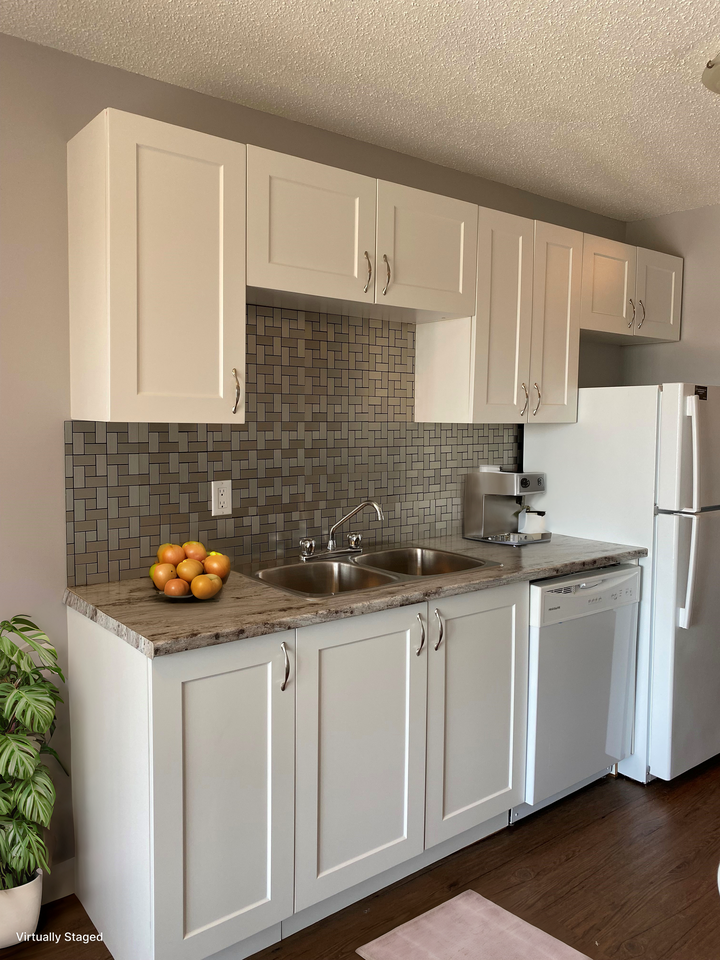 Sheraton Apartments - Photo 5 of 13